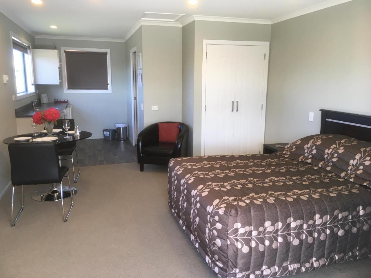 Kingswood Motel Waimate Exteriör bild